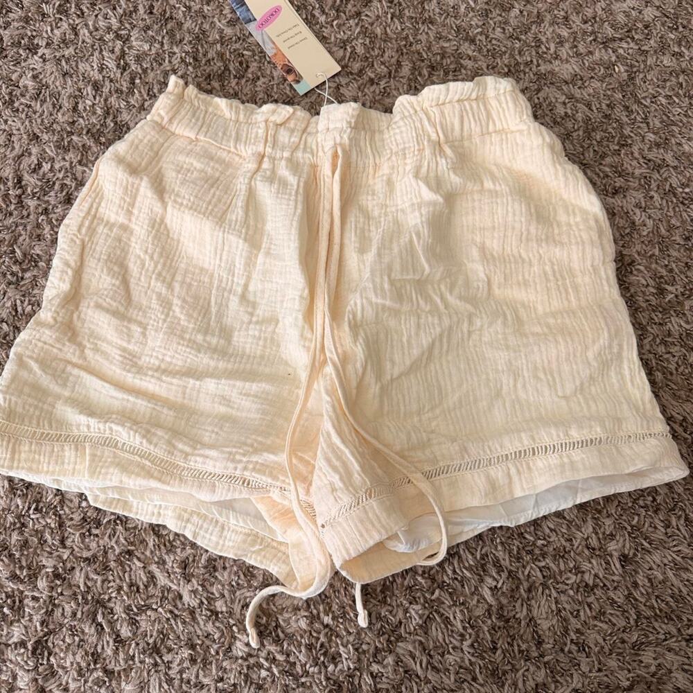 Dokotoo Cream Linen Shorts